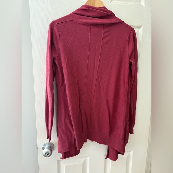 Wilfred Aritzia silk cashmere blend open cardigan medium wine red pockets - Picture 5 of 10